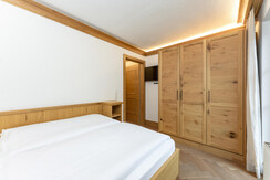 Schlafzimmer 2 mit Zugang zum Balkon