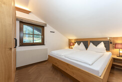 Schlafzimmer 1 mit Doppelbett