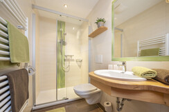 Modernes Badezimmer