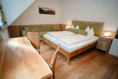 Schlafzimmer 1