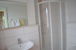 Dusche Zimmer 1