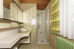Badezimmer mit Dusche