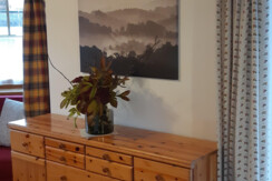Kommode mit Bild