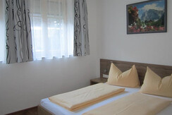 Schlafzimmer App.2