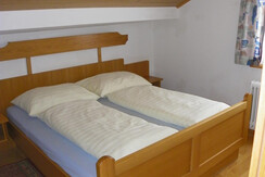 Schlafzimmer 1
