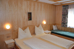 Schlafzimmer 1