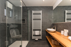 Top 1 Badezimmer en suite mit Dusche und WC