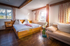 Doppelzimmer mit Blick zum Dachstein