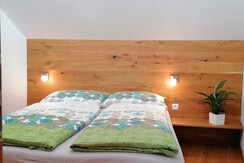 Schlafzimmer 1