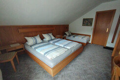Dreibettzimmer