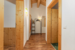 App. Green anteroom
