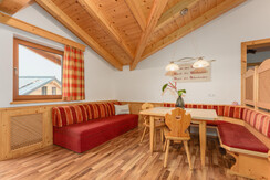 App. Red diningarea