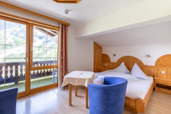 Doppelbettzimmer mit Balkon Dachsteinblick