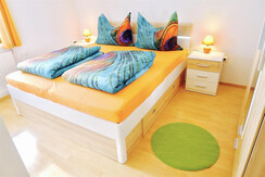 Schlafzimmer mit Badezimmer