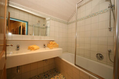 Bad mit Wanne