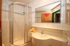 Bad mit Dusche