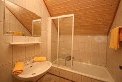 Bad mit Wanne