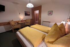 Schlafzimmer 1