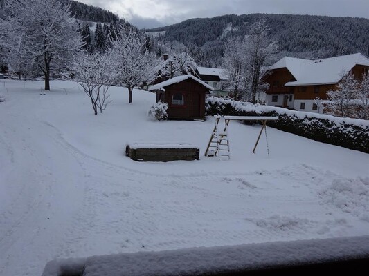 Haus Lösch - Garten im Winter