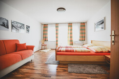 Schlafzimmer 1
