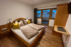 Schlafzimmer 1