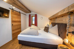 Schlafzimmer 1 Hoamelig