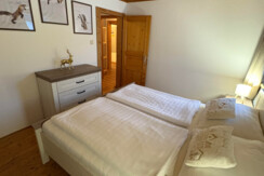 Schlafzimmer mit Doppelbett
