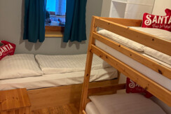 Zimmer mit Etagenbett und Einzelbett