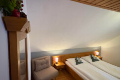 Schlafzimmer 1 mit Sesselcouch