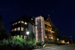 Stammhaus im Sommer