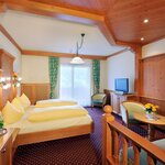 Photo of double room with shower or bath tube, WC