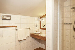 Doppelzimmer Bad2
