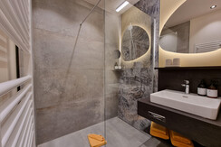 (c) Hotel Matschner