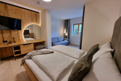 (c) Hotel Matschner
