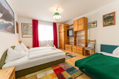 Top 2 Schlafzimmer 1 mit Doppelbett