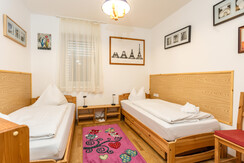 Top 2 Schlafzimmer mit zwei Einzelbetten