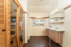 Penthouse Badezimmer mit Infrarotkabine