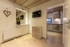Schlafzimmer mit TV - Silber