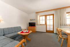 Wohnzimmer mit Balkon
