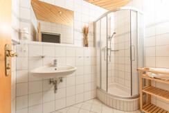 Badezimmer mit Dusche