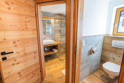 Badezimmer und WC