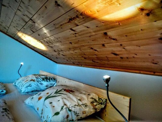 Schlafzimmer 1