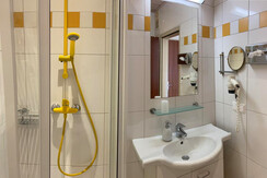 Bathroom 05a
