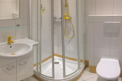 Bathroom 04a