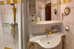 Bathroom 03a