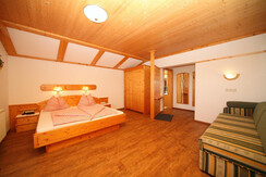 Schlafzimmer mit Sofa