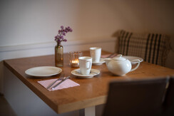 set table