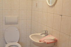 separates WC