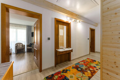 Top 2 - Anteroom