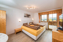 Schlafzimmer 1